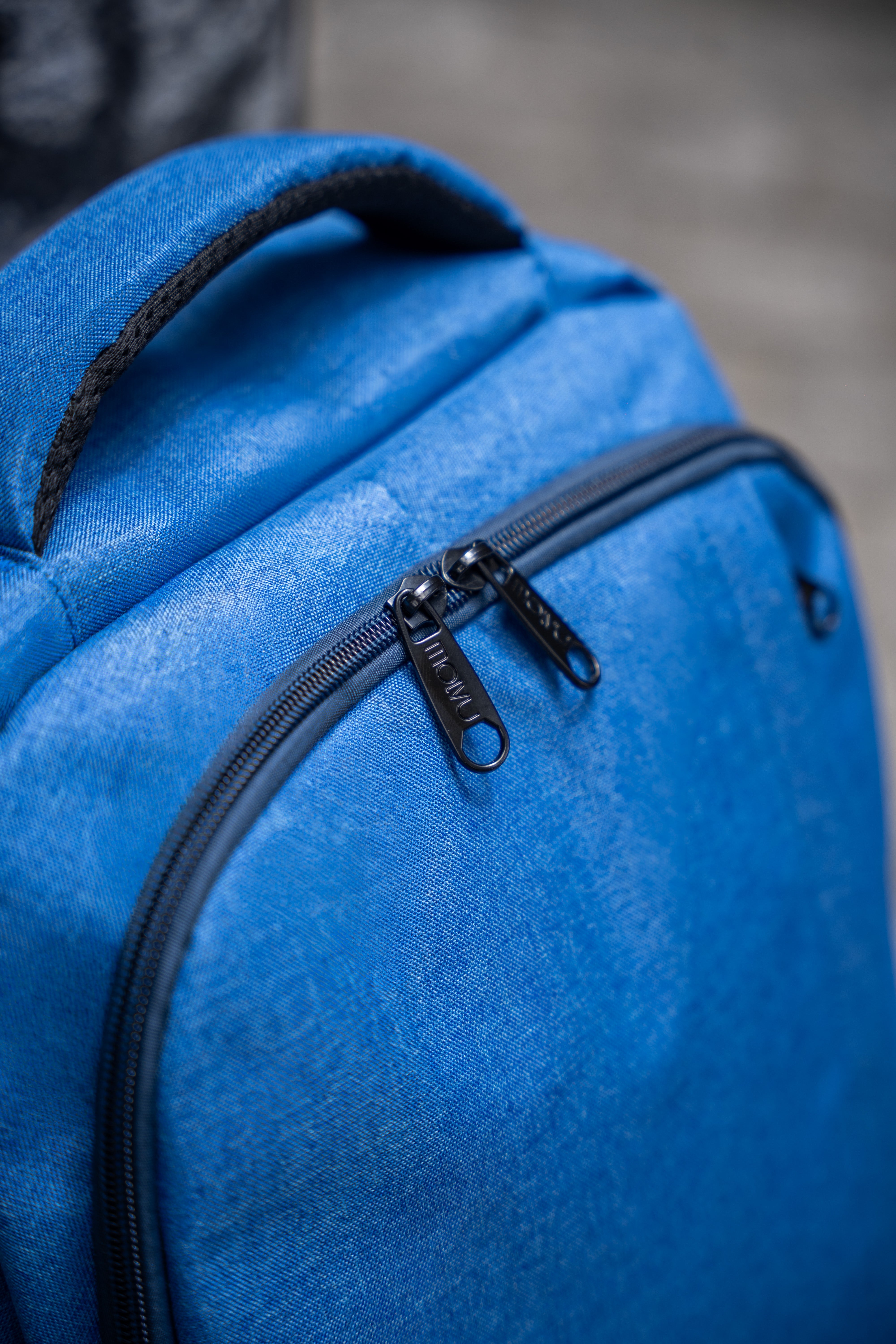 Mochila U2 Azul Celeste en uso