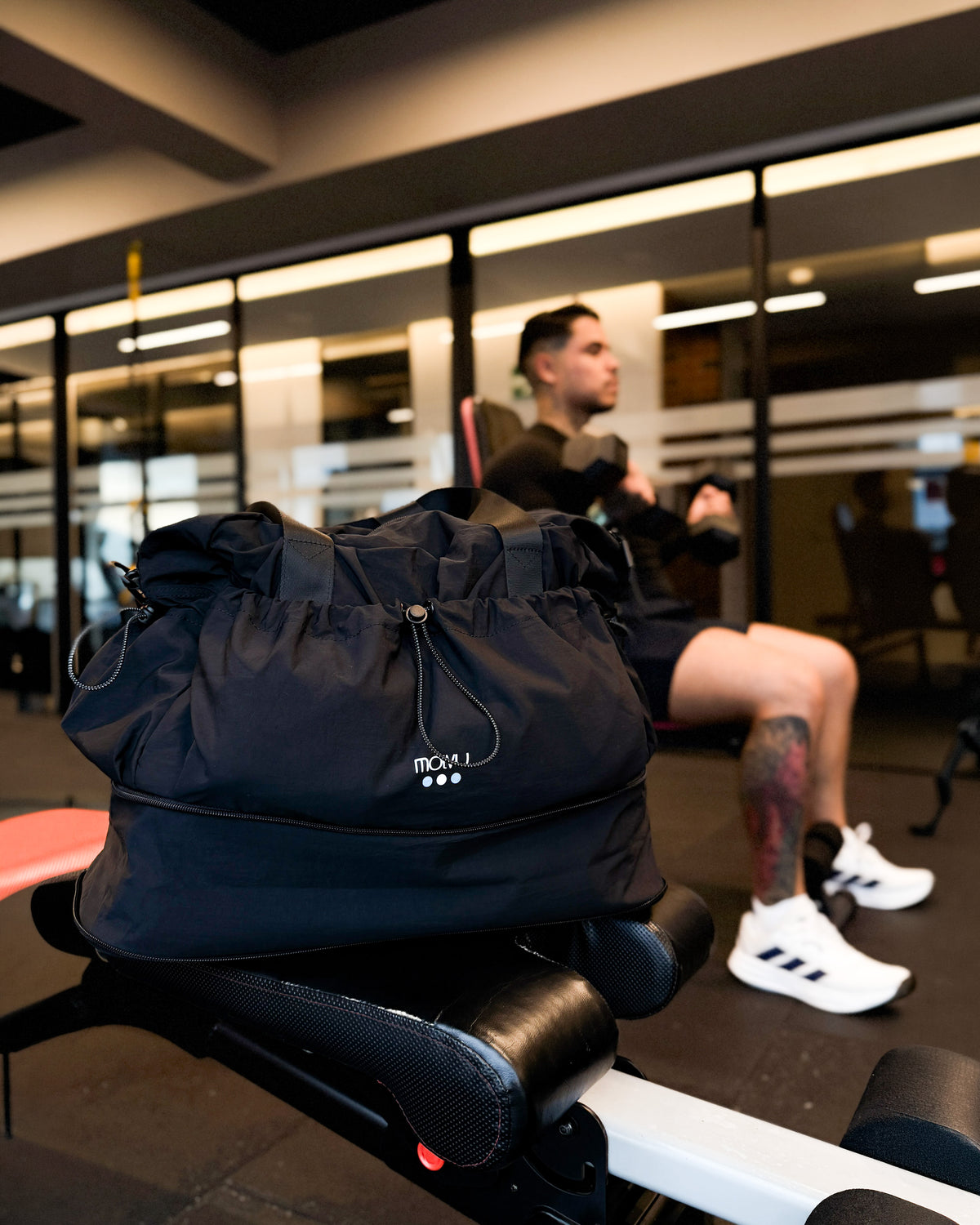 Maletín Entreno Puff Negro en uso