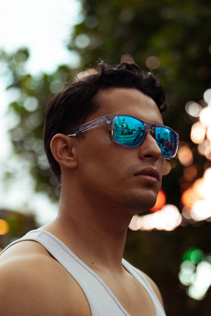 Lentes Gavilán Basic Blue Ice en uso