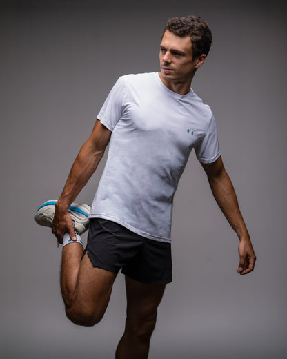 Playera Ventura Hombre Blanco en uso