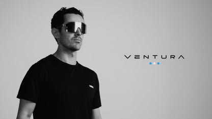 Playera Ventura Hombre Negro en uso