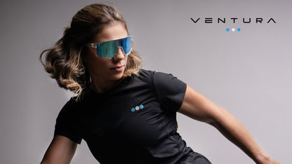 Playera Ventura Mujer Negro en uso