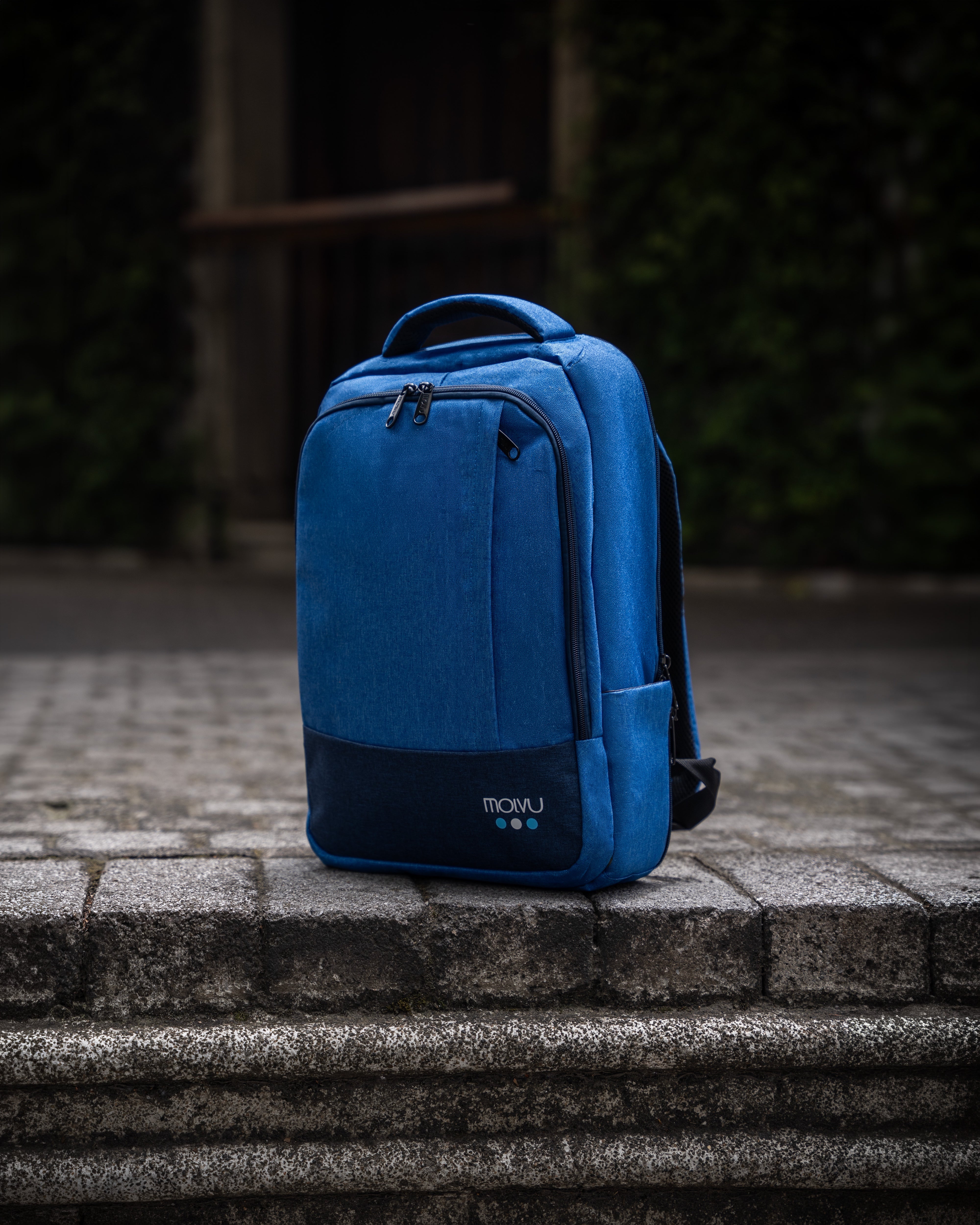 Mochila U2 Azul Celeste en uso