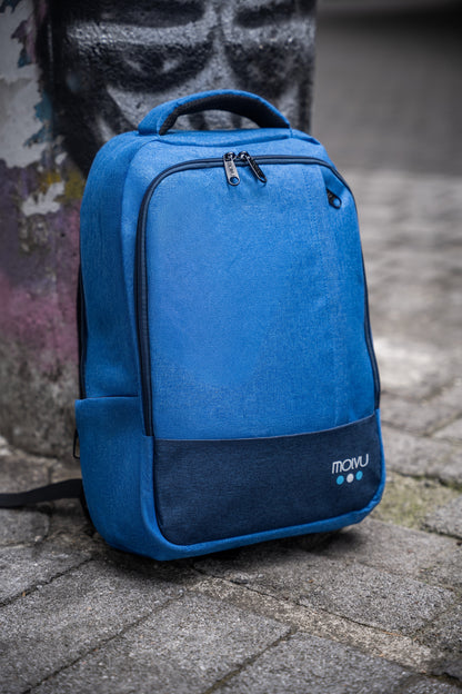 Mochila U2 Azul Celeste en uso