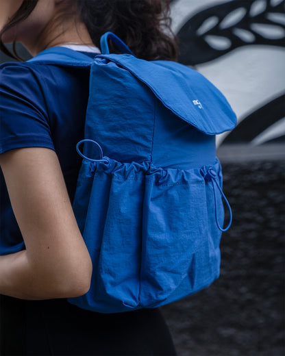 Mochila U7 Puff Azul en uso
