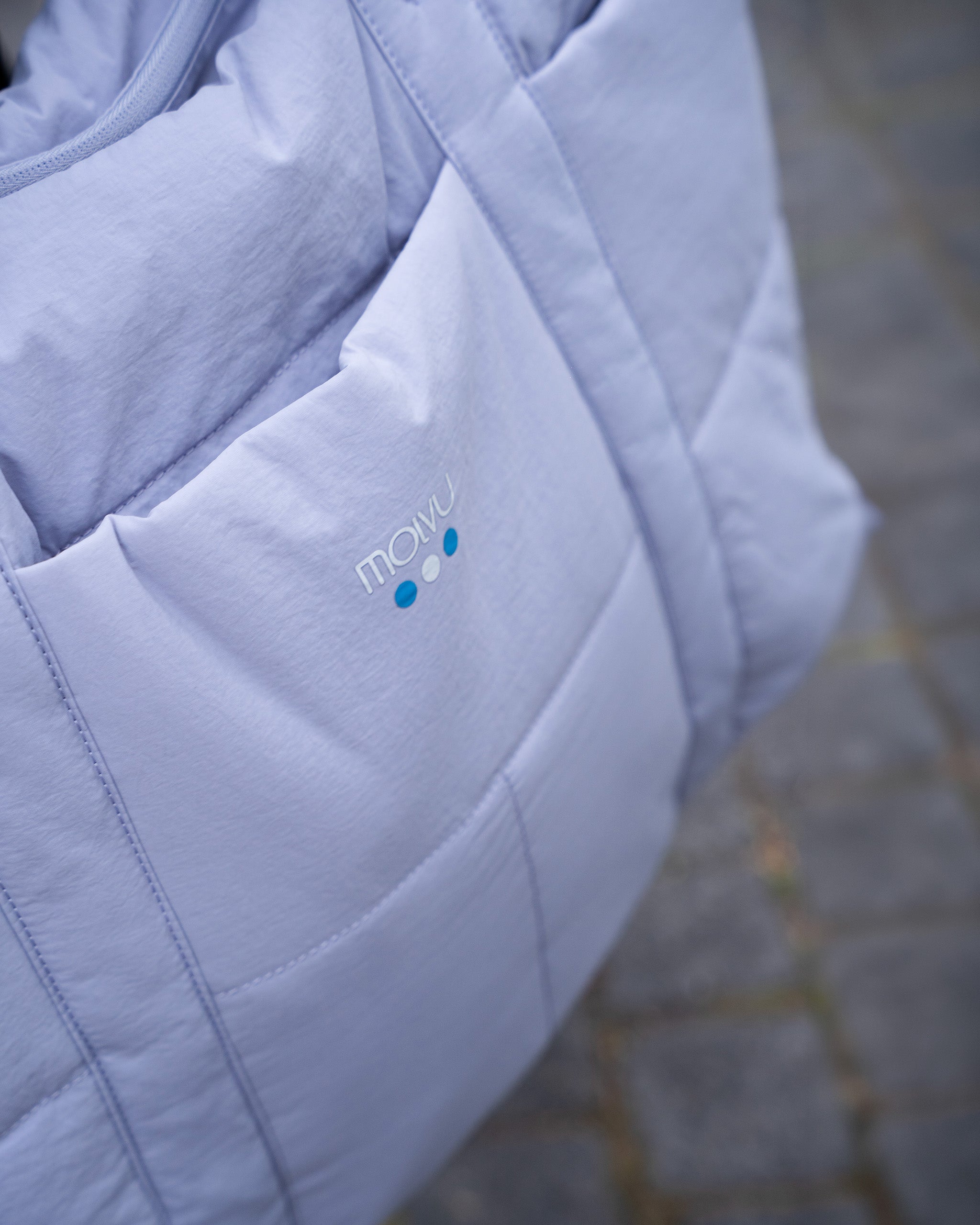 Tote Puff Lavanda en uso