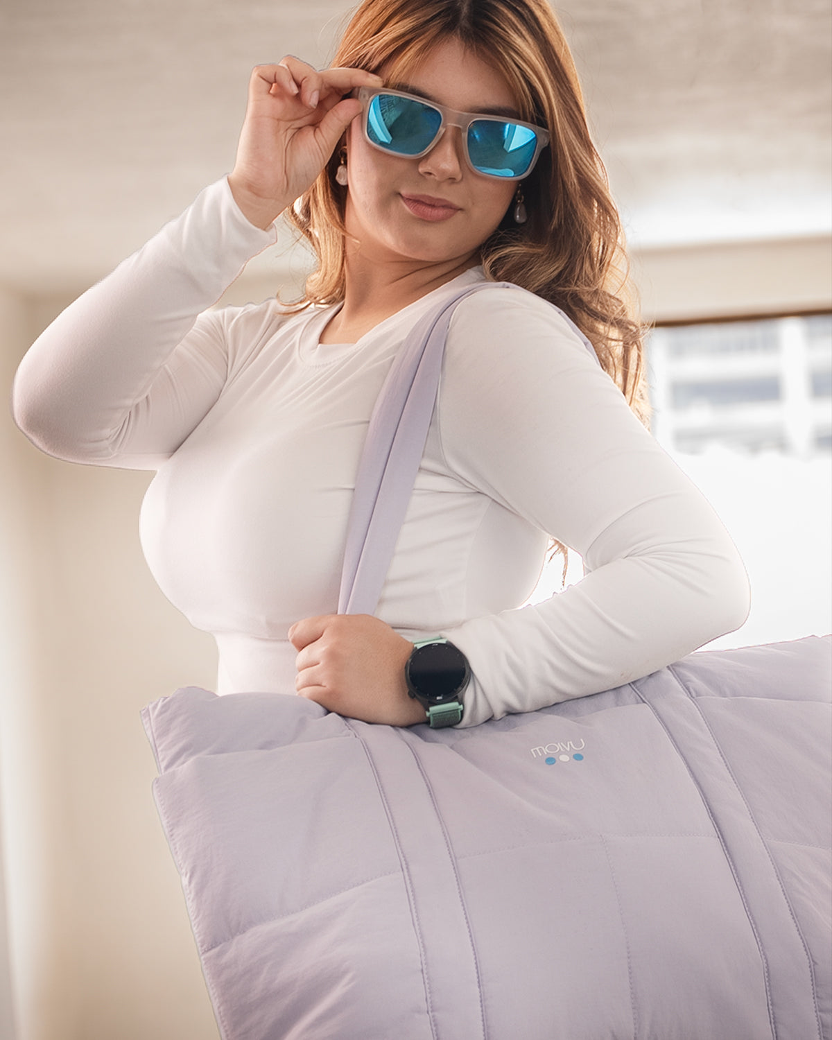 Tote Puff Lavanda en uso