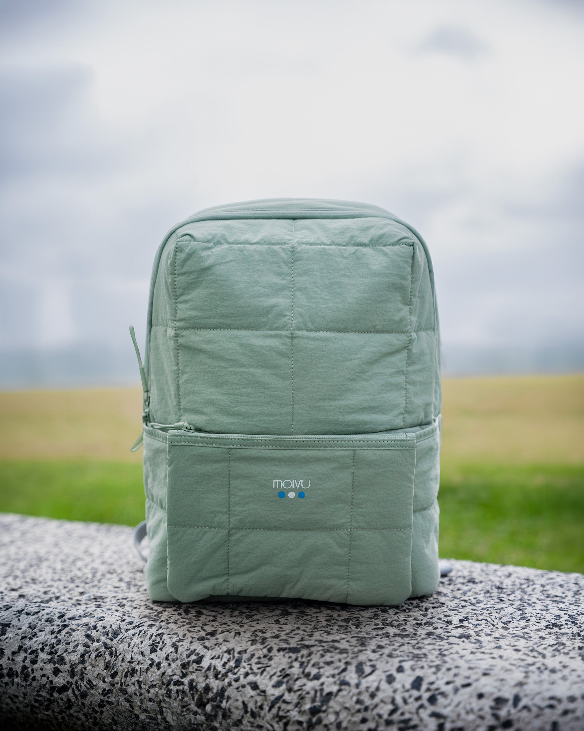 Mochila U8 Puff Verde Menta en uso
