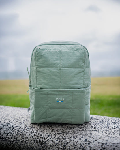 Mochila U8 Puff Verde Menta en uso