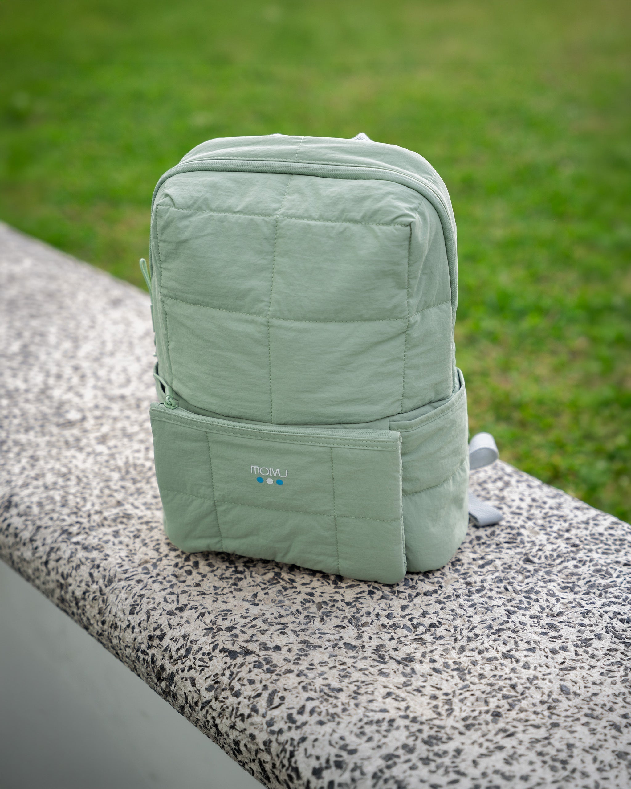Mochila U8 Puff Verde Menta en uso