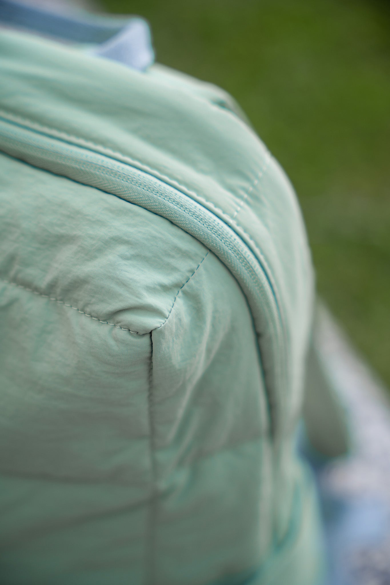 Mochila U8 Puff Verde Menta en uso