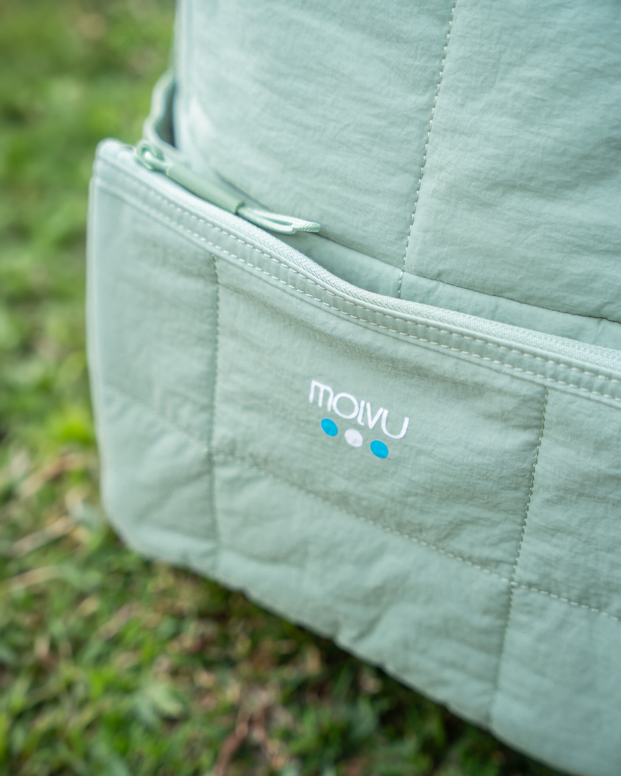 Mochila U8 Puff Verde Menta en uso